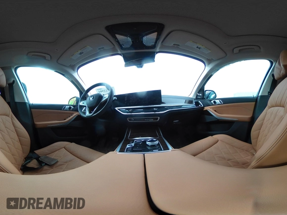 2025 BMW X7 xDrive40i z VIN 5UX23EM01S9Y67220, wystawiony jako IAAI lot #41722504 z przebiegiem 7 522 mil mil oraz . Historia ofert i sprzedaży dostępna na DreamBid. Obrazek 18.