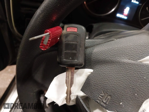 2020 Mitsubishi Outlander ES z VIN JA4AZ3A38LZ018227, wystawiony jako IAAI lot #42142244 z przebiegiem 91 342 mil mil oraz . Historia ofert i sprzedaży dostępna na DreamBid. Obrazek 11.