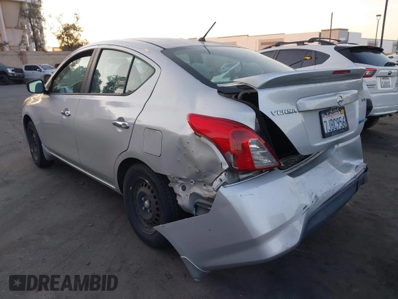 2015 Nissan Versa SV with VIN 3N1CN7AP0FL800136, listed as a IAAI auction lot 41889290 with 158,022 mi miles. Bid and sale history available at carsss.com. Image 3.