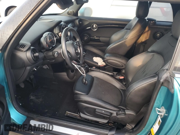 2017 MINI Convertible Cooper S z VIN WMWWG9C38H3A92775, wystawiony jako Copart lot #76286724 z przebiegiem Nie podano mil oraz Szkoda całkowita • Salvage title. Historia ofert i sprzedaży dostępna na DreamBid. Obrazek 7.