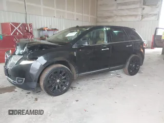 2013 Lincoln MKX z VIN 2LMDJ8JK0DBL27516, wystawiony jako IAAI lot #41468582 z przebiegiem 107 871 mil mil oraz . Historia ofert i sprzedaży dostępna na DreamBid. Obrazek 17.