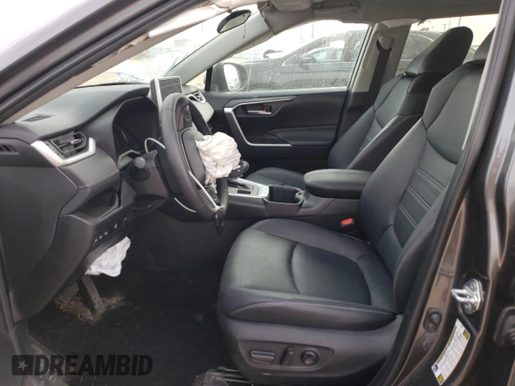 2024 Toyota RAV4 XLE Premium z VIN 2T3A1RFV2RC416702, wystawiony jako Copart lot #49220345 z przebiegiem 14 147 mil mil oraz Szkoda całkowita • Salvage title. Historia ofert i sprzedaży dostępna na DreamBid. Obrazek 7.