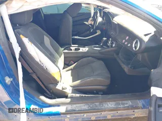 2017 Chevrolet Camaro 1LT z VIN 1G1FB1RS2H0158584, wystawiony jako IAAI lot #40488502 z przebiegiem 92 684 mil mil oraz . Historia ofert i sprzedaży dostępna na DreamBid. Obrazek 5.