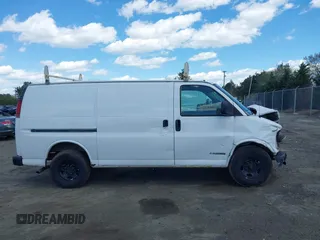 2000 Chevrolet City Express Cargo z VIN 1GCGG25R7Y1274024, wystawiony jako IAAI lot #42052774 z przebiegiem Nie podano mil oraz . Historia ofert i sprzedaży dostępna na DreamBid. Obrazek 13.