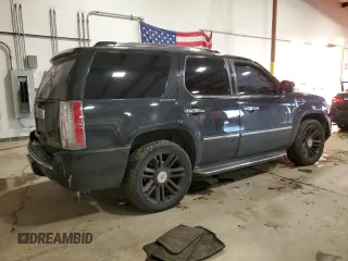 2013 Cadillac Escalade Platinum Edition with VIN 1GYS4DEFXDR106971, listed as a Copart auction lot 87660985 with 197,951 mi miles and Salvage Title. Bid and sale history available at carsss.com. Image 3.