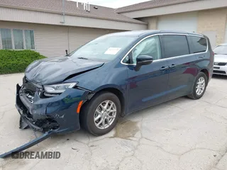 2023 Chrysler Pacifica Touring L z VIN 2C4RC1BG8PR526374, wystawiony jako IAAI lot #42525173 z przebiegiem 67 044 mil mil oraz . Historia ofert i sprzedaży dostępna na DreamBid. Obrazek 17.