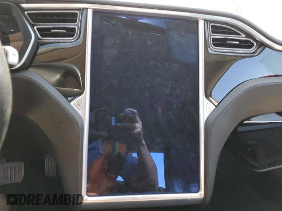 2014 Tesla Model S 60 z VIN 5YJSA1S19EFP56100, wystawiony jako Copart lot #62331725 z przebiegiem Nie podano mil oraz Szkoda całkowita • Salvage title. Historia ofert i sprzedaży dostępna na DreamBid. Obrazek 9.