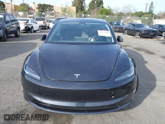 2024 Tesla Model 3 z VIN 5YJ3E1EA7RF736647, wystawiony jako IAAI lot #41372410 z przebiegiem 12 889 mil mil oraz . Historia ofert i sprzedaży dostępna na DreamBid. Obrazek 11.