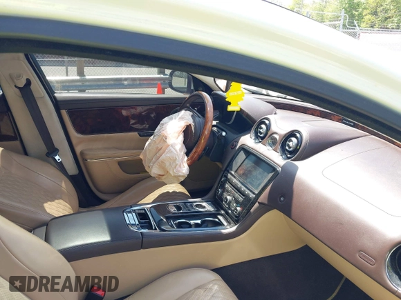 2016 Jaguar XJ Portfolio with VIN SAJWJ2GD8G8W00063, listed as a IAAI auction lot 42076707 with Not provided miles and . Bid and sale history available at DreamBid. Image 5.