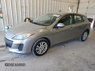 2012 Mazda 3 i Touring z VIN JM1BL1L78C1597931, wystawiony jako Copart lot #61635785 z przebiegiem 153 833 mil mil oraz Czysty tytuł • Clean title. Historia ofert i sprzedaży dostępna na DreamBid. Obrazek 1.