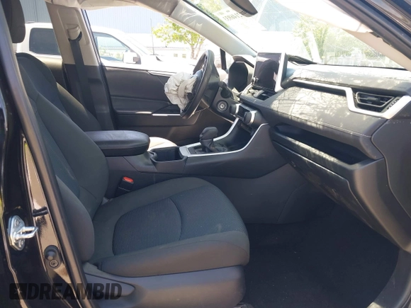 2023 Toyota RAV4 LE z VIN 2T3F1RFV1PC370198, wystawiony jako IAAI lot #42146933 z przebiegiem 19 984 mil mil oraz . Historia ofert i sprzedaży dostępna na DreamBid. Obrazek 5.