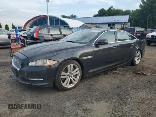 2013 Jaguar XJ Portfolio z VIN SAJWJ2GDXD8V45806, wystawiony jako Copart lot #66439795 z przebiegiem 95 144 mil mil oraz Czysty tytuł • Clean title. Historia ofert i sprzedaży dostępna na DreamBid. Obrazek 1.