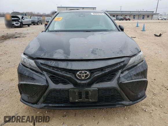 2022 Toyota Camry SE with VIN 4T1G11AK4NU621285, listed as a Copart auction lot 42972115 with 51,541 mi miles and Salvage Title. Bid and sale history available at carsss.com. Image 5.