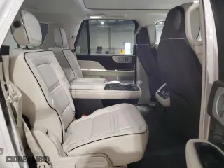 2019 Lincoln Navigator L Black Label with VIN 5LMJJ3TT4KEL19103, listed as a Copart auction lot 61081284 with 58,418 mi miles and Salvage Title. Bid and sale history available at carsss.com. Image 11.