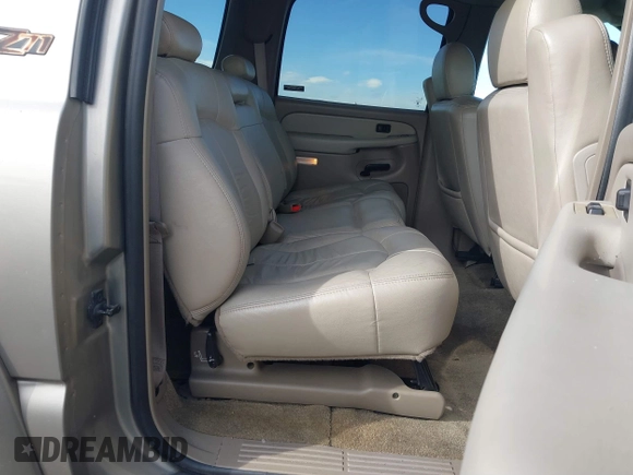 2002 Chevrolet Suburban Z71 with VIN 3GNFK16T32G267554, listed as a IAAI auction lot 41359504 with 186,058 mi miles. Bid and sale history available at carsss.com. Image 8.