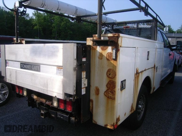 2017 Ford F-250 XL with VIN 1FD7X2B66HEF22553, listed as a IAAI auction lot 42631360 with 190,930 mi miles and . Bid and sale history available at DreamBid. Image 5.