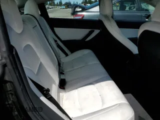 2020 Tesla Model 3 Long Range z VIN 5YJ3E1EBXLF795689, wystawiony jako Copart lot #56703555 z przebiegiem 62 556 mil mil oraz Szkoda całkowita • Salvage title. Historia ofert i sprzedaży dostępna na DreamBid. Obrazek 10.