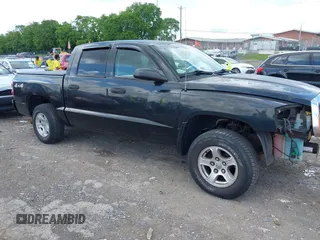 2007 Dodge Dakota SLT z VIN 1D7HW48K17S118416, wystawiony jako IAAI lot #42209225 z przebiegiem 133 678 mil mil oraz . Historia ofert i sprzedaży dostępna na DreamBid. Obrazek 1.
