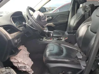 2017 Jeep Cherokee Latitude z VIN 1C4PJMCB1HW632045, wystawiony jako Copart lot #88050445 z przebiegiem 155 257 mil mil oraz Szkoda całkowita • Salvage title. Historia ofert i sprzedaży dostępna na DreamBid. Obrazek 7.
