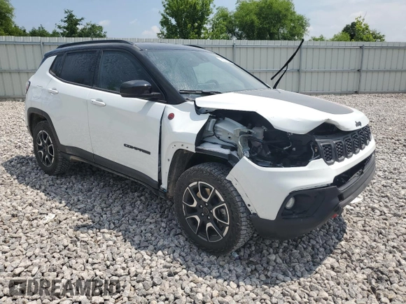 2025 Jeep Compass Trailhawk with VIN 3C4NJDDN6ST543276, listed as a Copart auction lot 62409755 with 4,116 mi miles and Clean title. Bid and sale history available at DreamBid. Image 4.