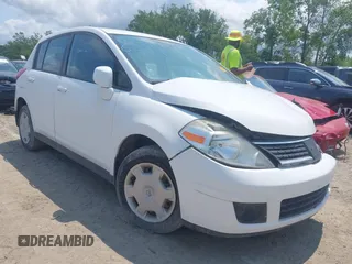2009 Nissan Versa S с VIN 3N1BC13E89L490865, выставлен на аукционе IAAI как лот 42774858 с пробегом 125 510 миль миль и . История ставок и продаж доступна на DreamBid. Изображение 1.