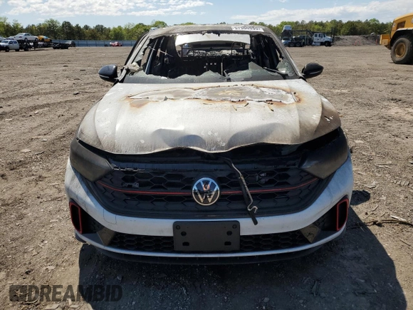 2024 Volkswagen Jetta GLI 40th Anniversary Edition z VIN 3VW8T7BU2RM021071, wystawiony jako Copart lot #57300335 z przebiegiem Nie podano mil oraz Szkoda całkowita • Salvage title. Historia ofert i sprzedaży dostępna na DreamBid. Obrazek 5.