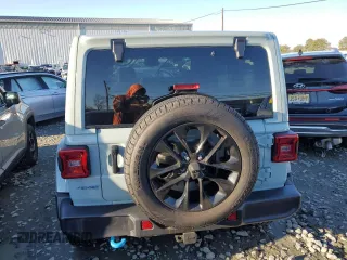 2024 Jeep Wrangler Sahara z VIN 1C4RJXP68RW128360, wystawiony jako Copart lot #84001304 z przebiegiem 17 036 mil mil oraz Szkoda całkowita • Salvage title. Historia ofert i sprzedaży dostępna na DreamBid. Obrazek 6.