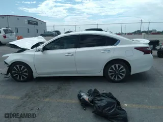 2018 Nissan Altima 2.5 SV with VIN 1N4AL3AP0JC158031, listed as a IAAI auction lot 37071088 with 1 mi miles. Bid and sale history available at carsss.com. Image 15.