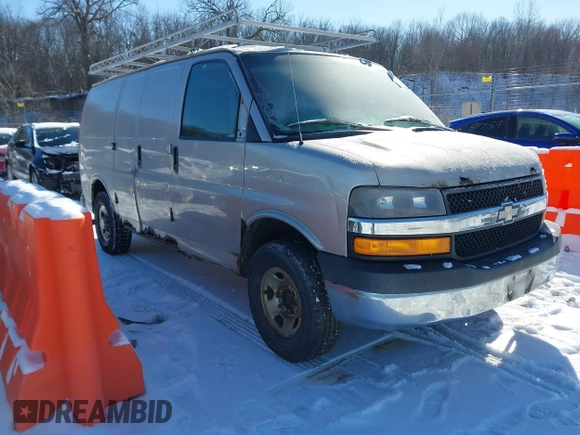 2008 Chevrolet Express Cargo Van with VIN 1GCGG25C081130147, listed as a IAAI auction lot 41585109 with 237,434 mi miles. Bid and sale history available at carsss.com. Image 1.