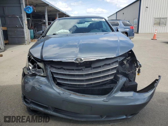2010 Chrysler Sebring Touring z VIN 1C3BC5ED9AN182007, wystawiony jako Copart lot #51168905 z przebiegiem 124 495 mil mil oraz Szkody całkowita. Historia ofert i sprzedaży dostępna na DreamBid. Obrazek 5.