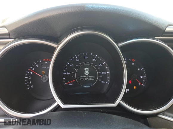2015 Kia Optima LX z VIN 5XXGM4A72FG451508, wystawiony jako Copart lot #55628795 z przebiegiem 125 947 mil mil oraz Szkoda całkowita • Salvage title. Historia ofert i sprzedaży dostępna na DreamBid. Obrazek 9.