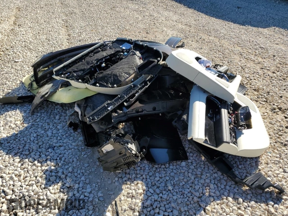 2024 Land Rover Range Rover SE z VIN SALKPBFU2RA213736, wystawiony jako Copart lot #81138104 z przebiegiem 5 250 mil mil oraz Szkoda całkowita • Salvage title. Historia ofert i sprzedaży dostępna na DreamBid. Obrazek 13.