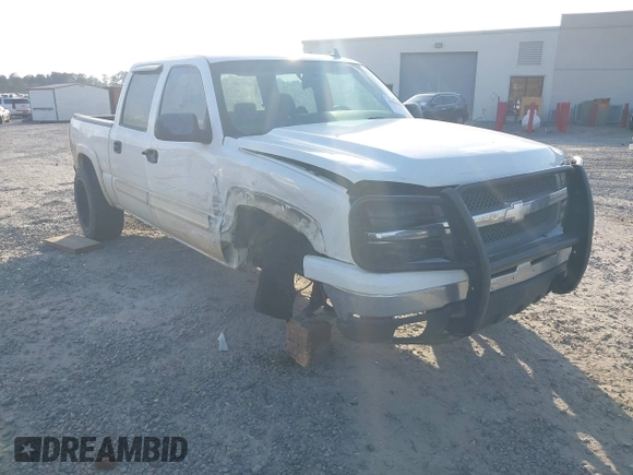 2006 Chevrolet Silverado 1500 LT1 with VIN 2GCEK13T861144372, listed as a IAAI auction lot 41564008 with 295,445 mi miles. Bid and sale history available at carsss.com. Image 6.
