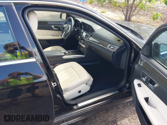 2014 Mercedes-Benz E 350 Sport z VIN WDDHF5KB1EB062800, wystawiony jako IAAI lot #42469544 z przebiegiem 141 698 mil mil oraz . Historia ofert i sprzedaży dostępna na DreamBid. Obrazek 5.