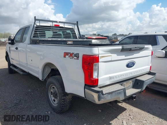 2018 Ford F-250 XL with VIN 1FT7X2BT2JEC25506, listed as a IAAI auction lot 42477834 with 118,703 mi miles and . Bid and sale history available at DreamBid. Image 3.