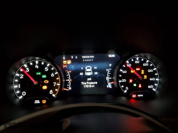 2023 Jeep Compass (RED) Edition z VIN 3C4NJDCN6PT568252, wystawiony jako Copart lot #49481315 z przebiegiem 17 618 mil mil oraz Szkoda całkowita • Salvage title. Historia ofert i sprzedaży dostępna na DreamBid. Obrazek 9.