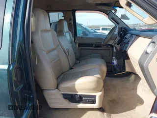 2008 Ford Super Duty F-250 SRW XL with VIN 1FTSX21528EA95945, listed as a IAAI auction lot 41460487 with 200,779 mi miles. Bid and sale history available at carsss.com. Image 5.