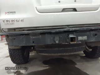 2015 Chevrolet Tahoe LT z VIN 1GNSKBKC7FR255956, wystawiony jako IAAI lot #42310560 z przebiegiem 215 968 mil mil oraz . Historia ofert i sprzedaży dostępna na DreamBid. Obrazek 19.