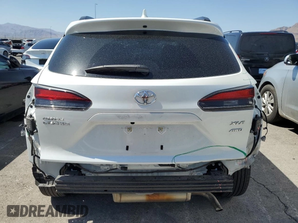 2022 Toyota Corolla Cross XLE z VIN 7MUDAABG7NV029746, wystawiony jako Copart lot #57632995 z przebiegiem 26 262 mil mil oraz Szkoda całkowita • Salvage title. Historia ofert i sprzedaży dostępna na DreamBid. Obrazek 6.