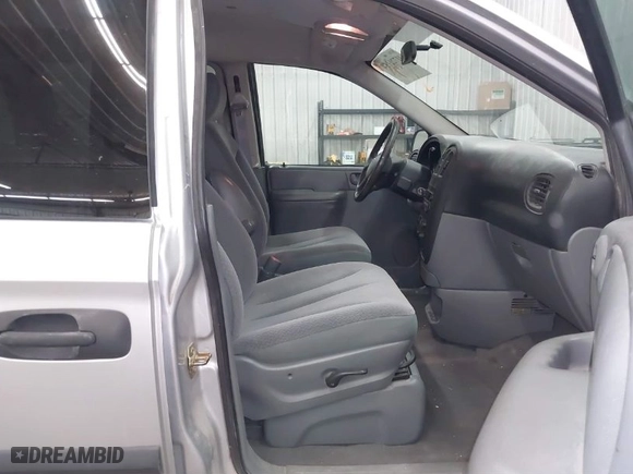 2005 Dodge Caravan SE with VIN 1D4GP24R25B316271, listed as a IAAI auction lot 41720154 with 231,797 mi miles. Bid and sale history available at carsss.com. Image 5.
