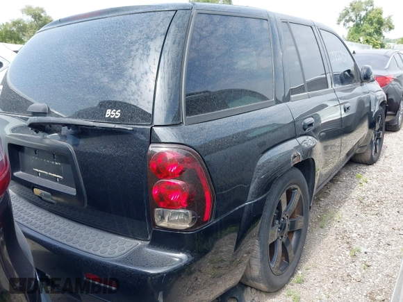 2006 Chevrolet TrailBlazer LT with VIN 1GNES13H262342982, listed as a IAAI auction lot 39856757 with 183,651 mi miles. Bid and sale history available at carsss.com. Image 4.