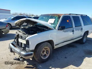 1996 GMC Suburban with VIN 1GDEC16R8TJ738647, listed as a IAAI auction lot 41688543 with 216,078 mi miles. Bid and sale history available at carsss.com. Image 2.