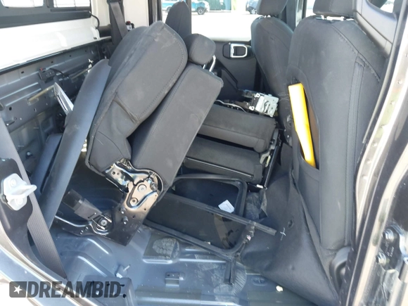 2023 Jeep Gladiator Sport S z VIN 1C6HJTAG2PL575276, wystawiony jako IAAI lot #42056473 z przebiegiem 17 043 mil mil oraz . Historia ofert i sprzedaży dostępna na DreamBid. Obrazek 8.