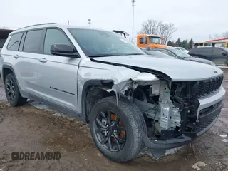 2024 Jeep Grand Cherokee Laredo z VIN 1C4RJKAG6R8527275, wystawiony jako IAAI lot #41628266 z przebiegiem 27 823 mil mil oraz . Historia ofert i sprzedaży dostępna na DreamBid. Obrazek 1.