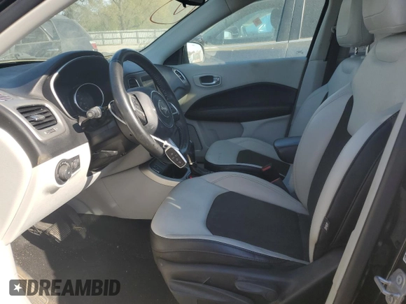 2019 Jeep Compass Latitude z VIN 3C4NJCBB5KT652654, wystawiony jako Copart lot #49722665 z przebiegiem 97 163 mil mil oraz Szkoda całkowita • Salvage title. Historia ofert i sprzedaży dostępna na DreamBid. Obrazek 7.
