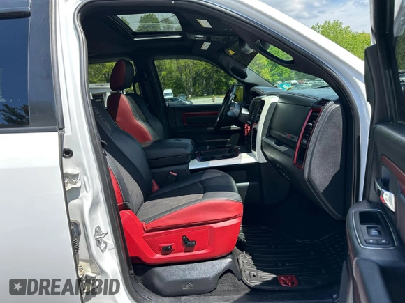 2016 Ram 1500 Rebel z VIN 1C6RR7YT9GS260844, wystawiony jako Copart lot #57285075 z przebiegiem 134 704 mil mil oraz Tytuł czysty. Historia ofert i sprzedaży dostępna na DreamBid. Obrazek 6.