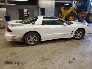 2000 Pontiac Firebird Formula z VIN 2G2FV22GXY2112840, wystawiony jako Copart lot #76244634 z przebiegiem 105 197 mil mil oraz Czysty tytuł • Clean title. Historia ofert i sprzedaży dostępna na DreamBid. Obrazek 3.