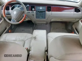 2004 Lincoln Town Car Ultimate z VIN 1LNHM83W14Y660640, wystawiony jako Copart lot #53652685 z przebiegiem 147 781 mil mil oraz Czysty tytuł • Clean title. Historia ofert i sprzedaży dostępna na DreamBid. Obrazek 8.