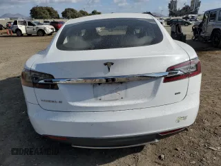 2013 Tesla Model S z VIN 5YJSA1CN1DFP11636, wystawiony jako Copart lot #78333554 z przebiegiem 101 625 mil mil oraz Szkoda całkowita • Salvage title. Historia ofert i sprzedaży dostępna na DreamBid. Obrazek 6.