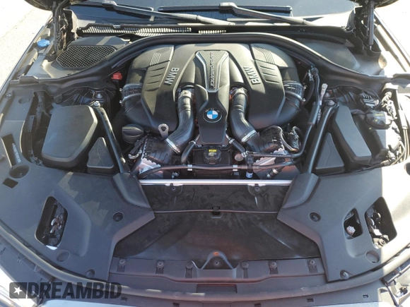 2019 BMW 5 Series M550i xDrive with VIN WBAJB9C57KB289036, listed as a Copart auction lot 86292134 with 28,103 mi miles and Salvage title. Bid and sale history available at DreamBid. Image 11.